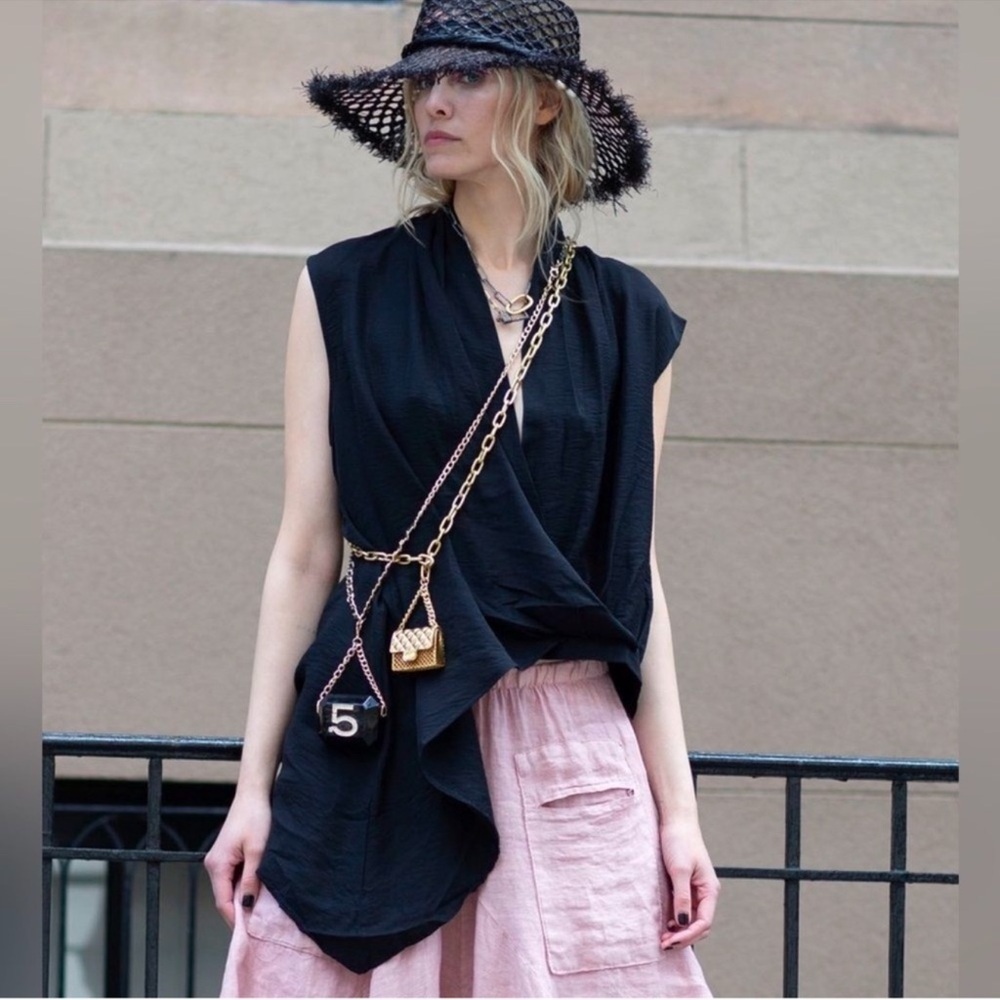 Anthropologie Fashion Tassel Gold Chain Belt with mini Bag Trendy!

Mini Bag - Picture 11 of 11